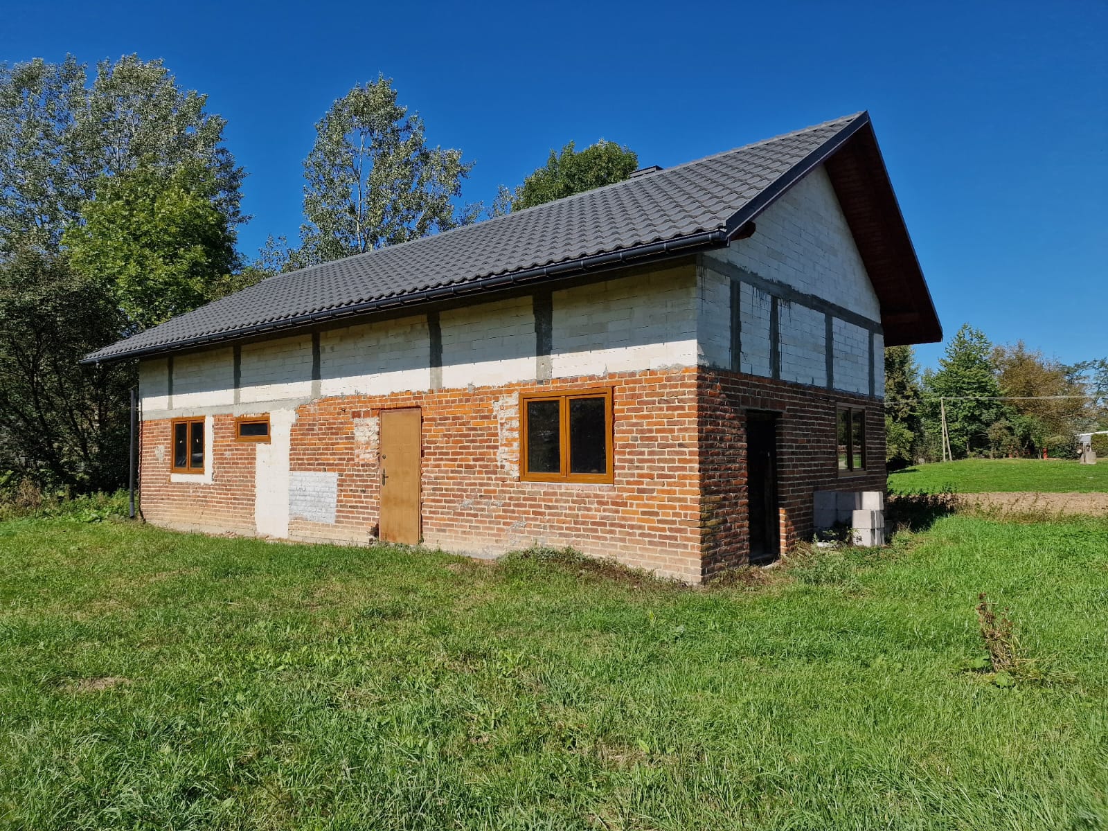 Wiejski dom w malowniczym otoczeniu - zdjęcie 1046