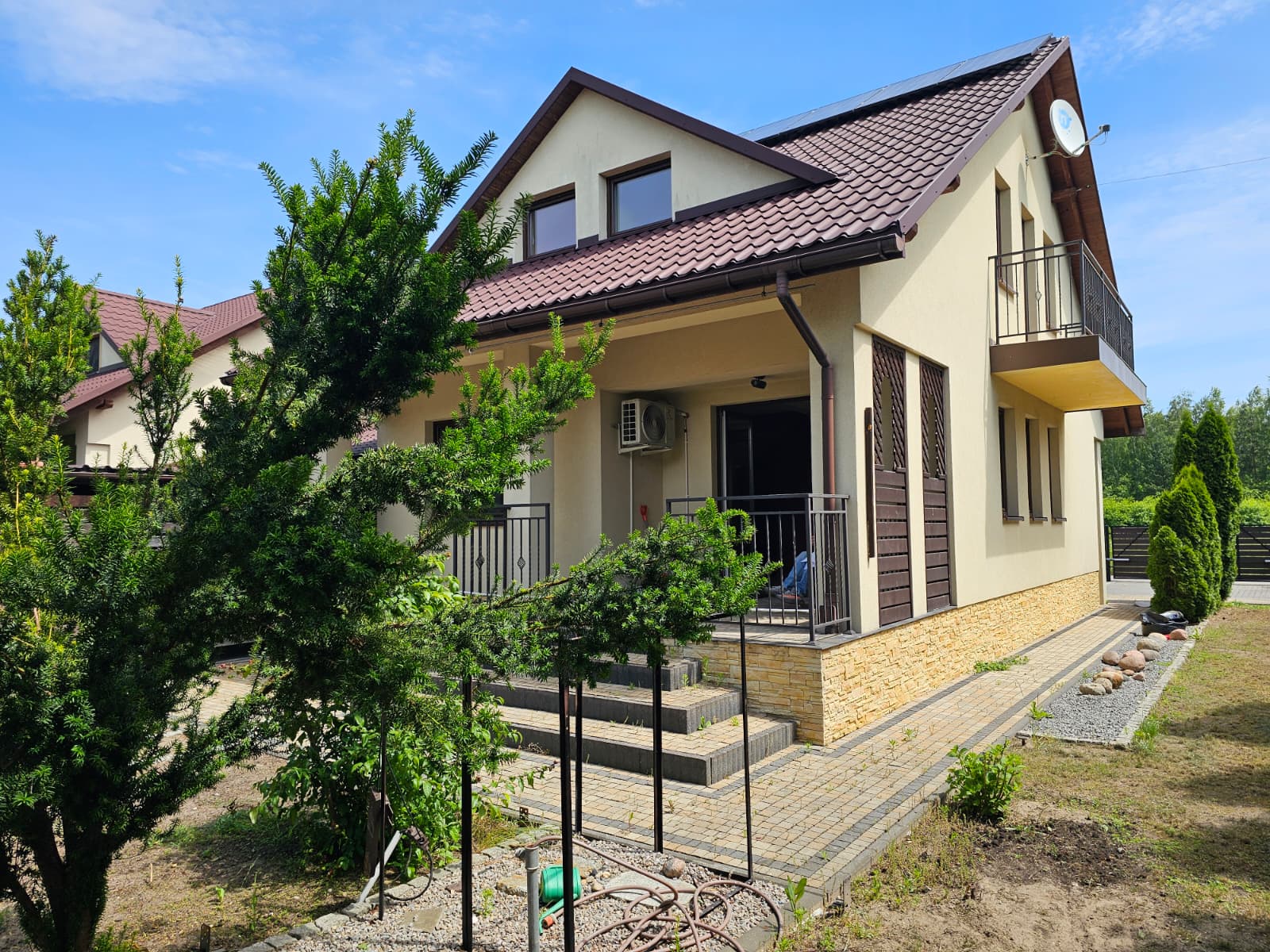 Bliźniak na dużej działce garaż altana wiata - zdjęcie 2