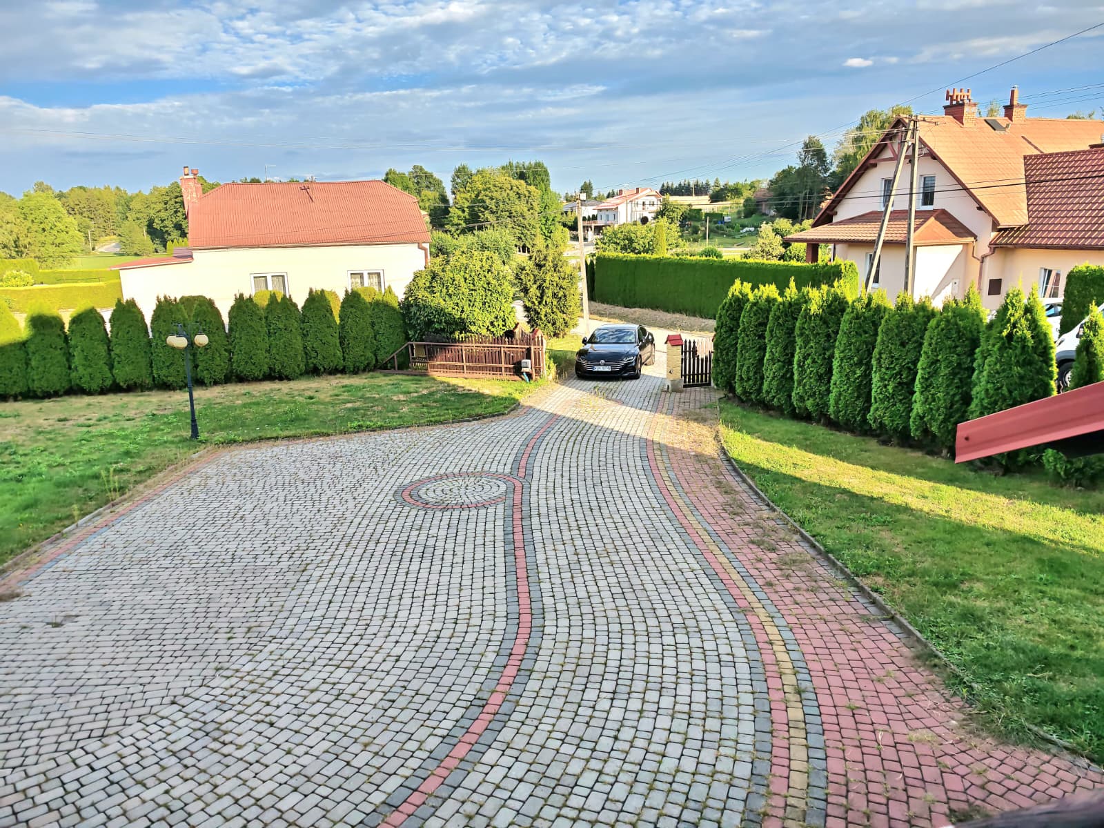 Przestronny dom 8 pokoi budynki gospodarcze garaż - zdjęcie 52