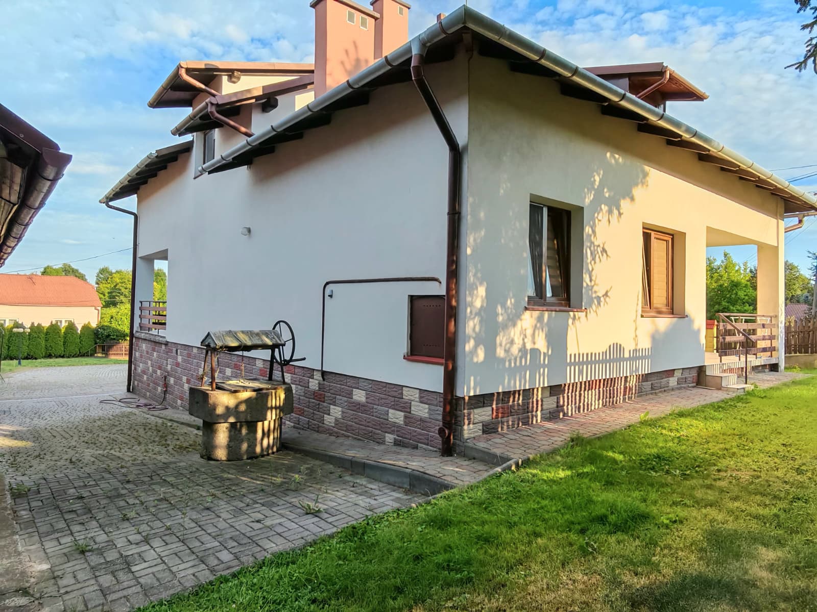 Przestronny dom 8 pokoi budynki gospodarcze garaż - zdjęcie 60