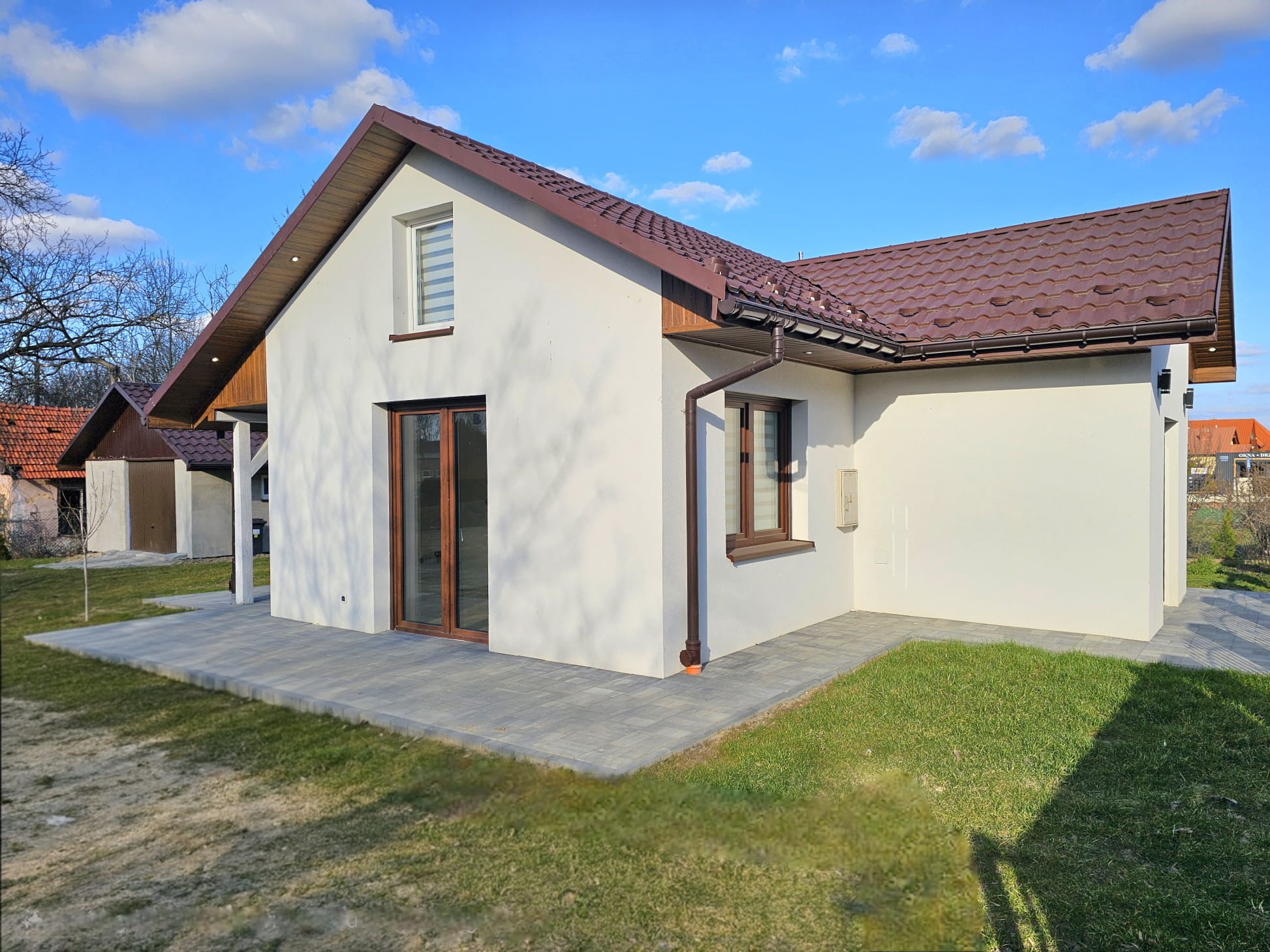 Dom wolnostojący z garażem w świetnej lokalizacji - zdjęcie 17