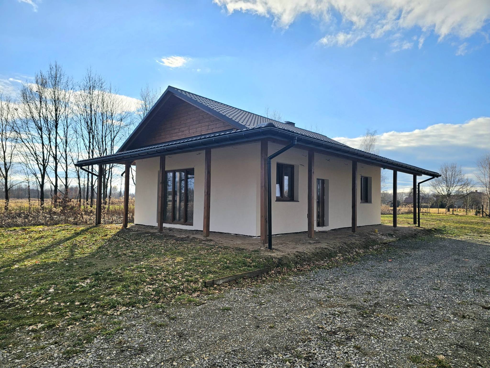 Dom w zacisznym zakątku bez sąsiadów - zdjęcie 1